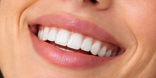 detalle dientes boca mujer